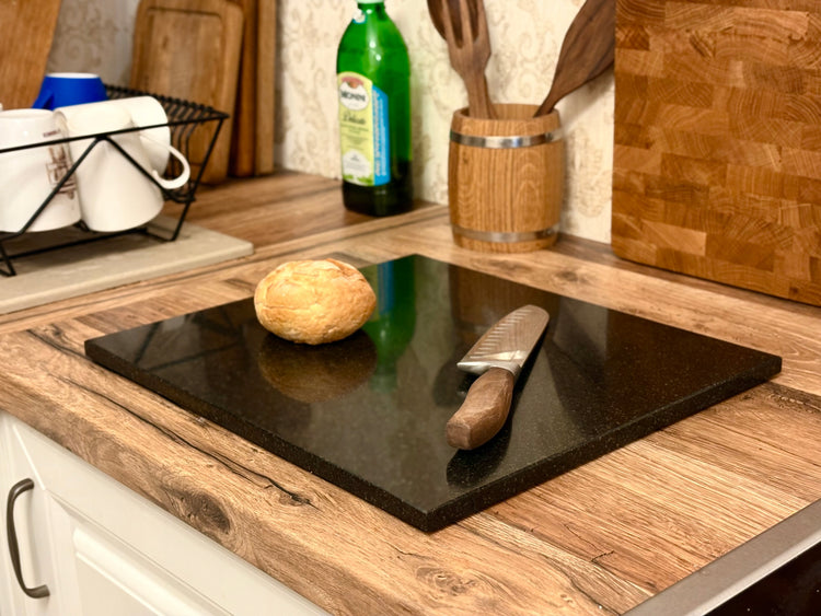Didelė granitinė pjaustymo lentelė „Premium Black“, 35 × 40 cm