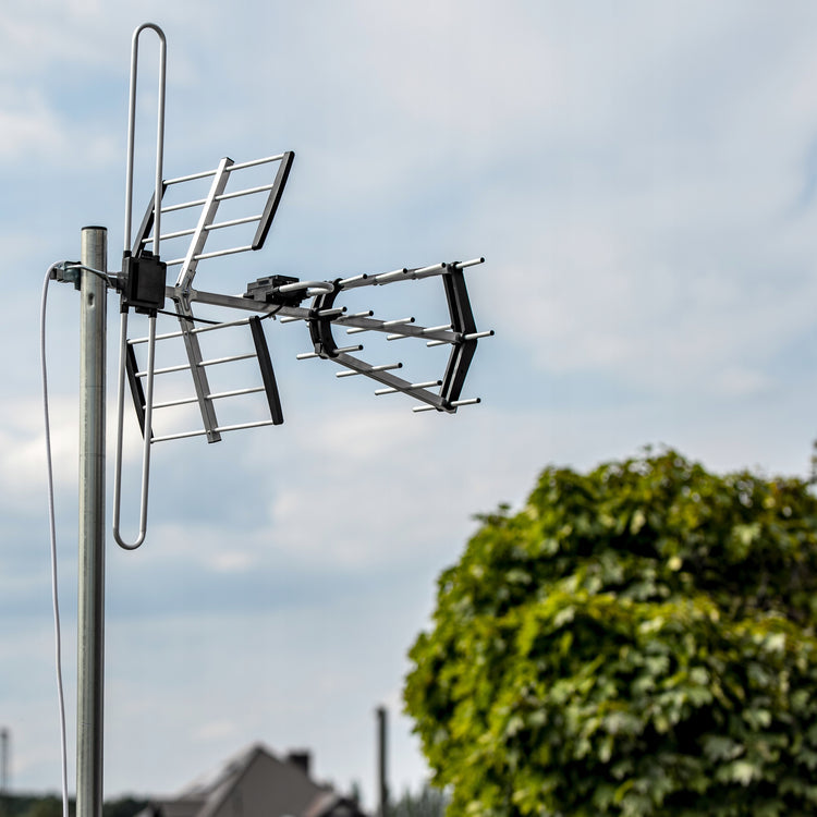 Lauko DVB-T2 antena „Vayox VA900“, kryptinė, UHF/VHF