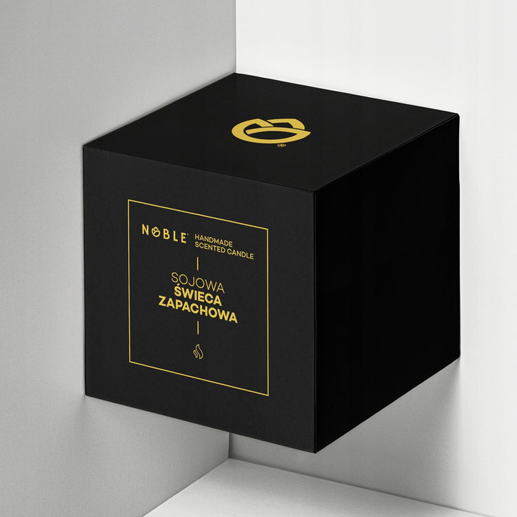 Kvapioji sojų vaško žvakė su gintaru „Noble Polish Amber“, matinis juodas stiklas