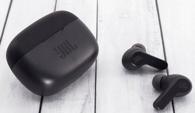 Belaidės ausinės „JBL Wave 200 TWS“ su giliais žemais dažniais, juodos