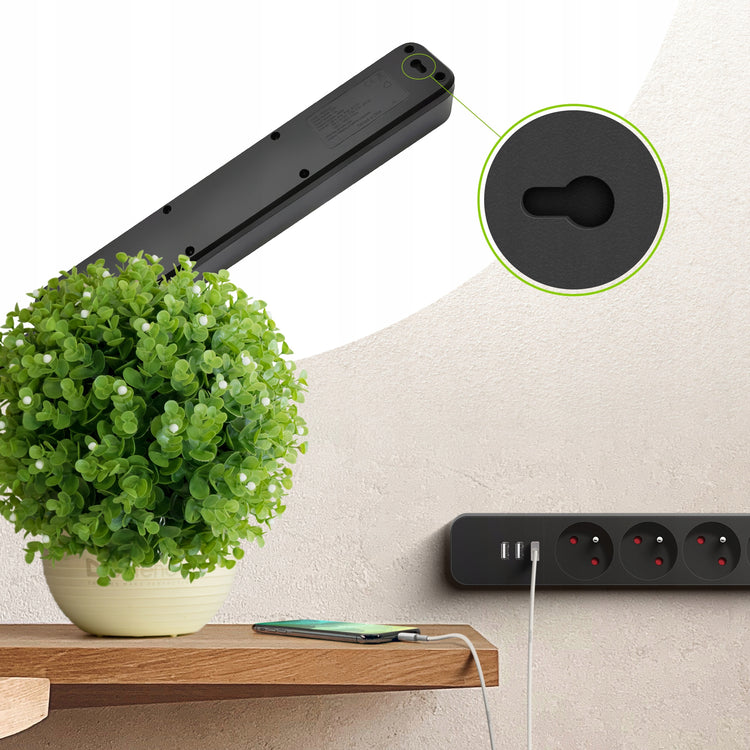 Ilgintuvas su apsauga nuo viršįtampių „Defender SFS 135“, 4 lizdai, 3× USB, 5 m