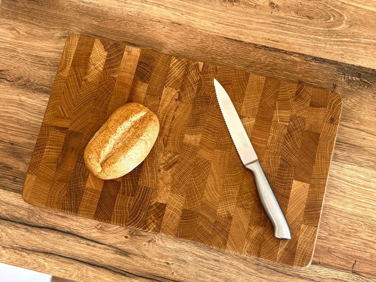 Stora ąžuolinė pjaustymo lentelė su rankenomis, 40 × 25 cm