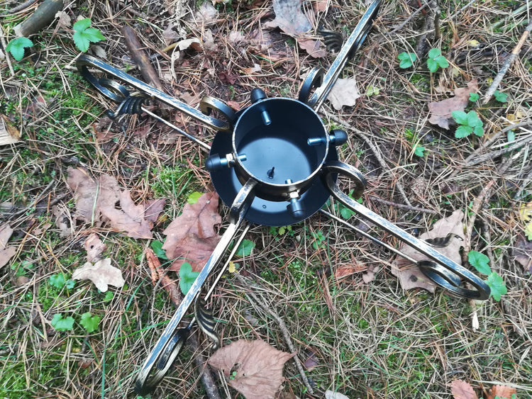Didelis metalinis eglutės stovas „Samfy Design“, 65 cm, eglutėms iki 350 cm, juodas