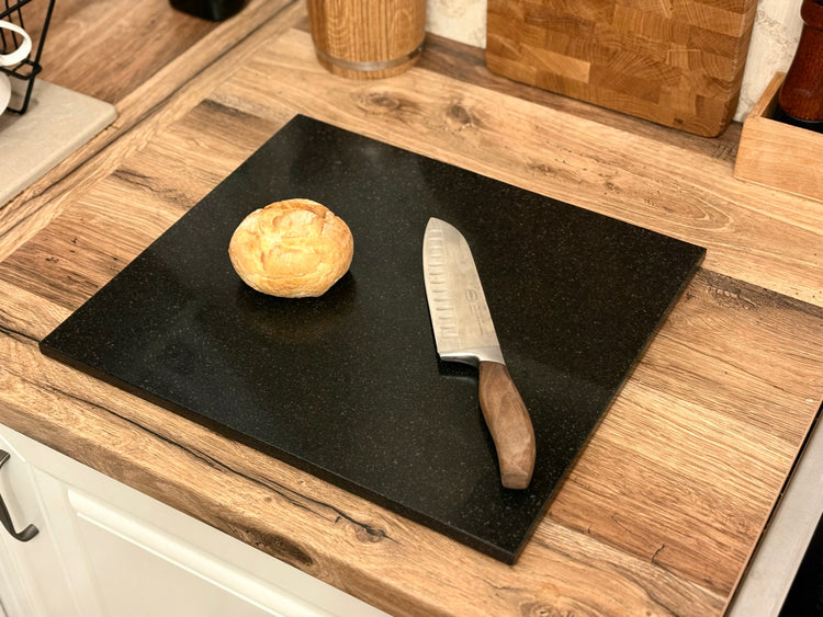 Didelė granitinė pjaustymo lentelė „Premium Black“, 35 × 40 cm