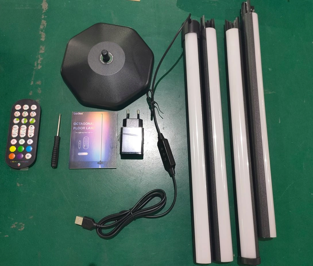 RGB LED kampinė lempa su nuotolinio valdymo pultu ir muzikos funkcija