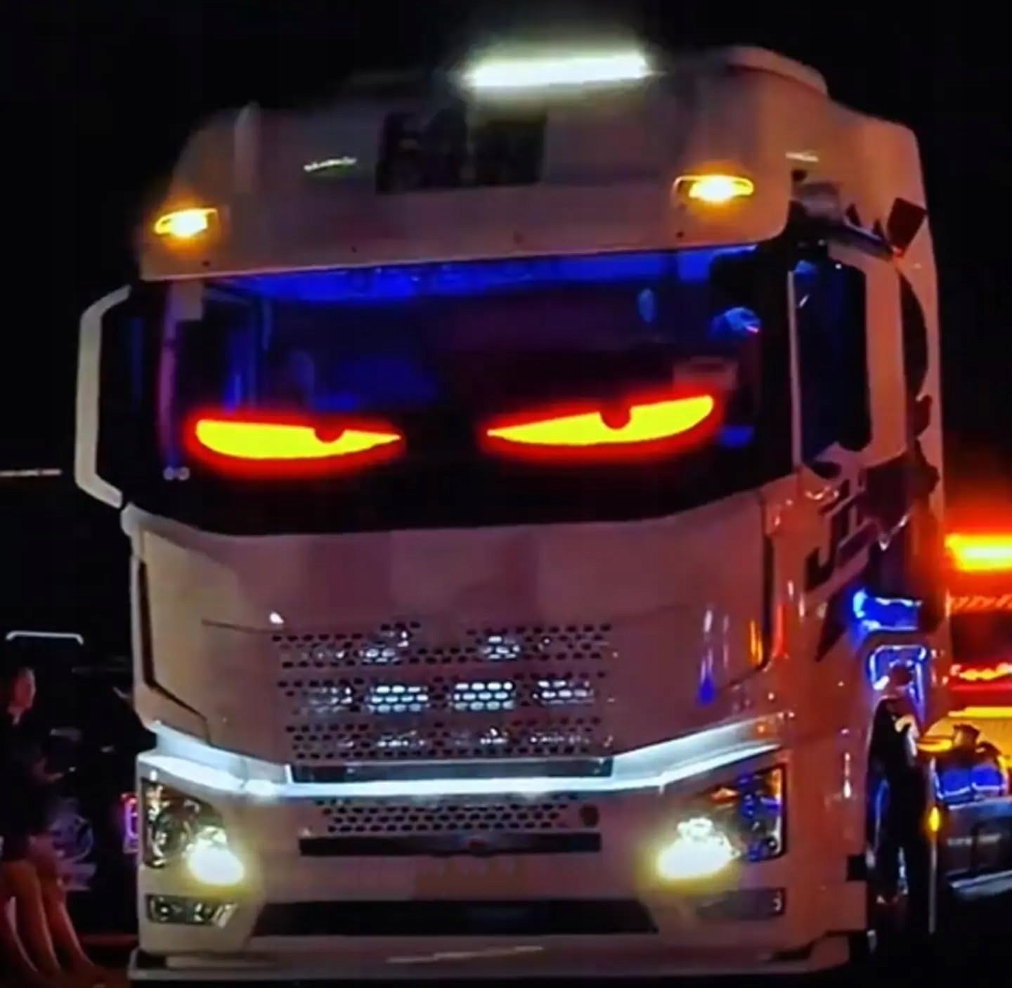 2 vnt. 108x348 mm Programuojama sunkvežimiams LED panelė – „Devil Eyes“