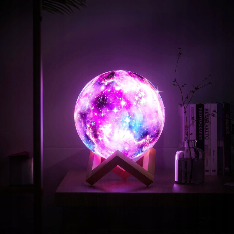 Šviečianti 3D mėnulio lempa su RGB ir pultu, įkraunama – nuotrauka 2