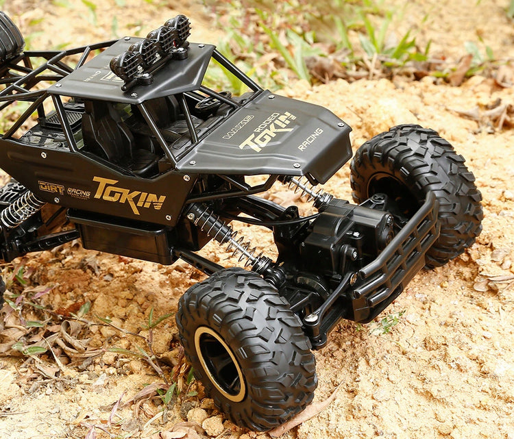 Nuotoliniu būdu valdomas visureigis „Monster“ 4x4 su LED, metalinis, 1:12