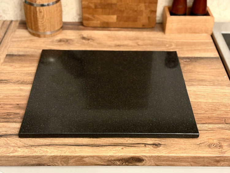 Didelė granitinė pjaustymo lentelė „Premium Black“, 35 × 40 cm