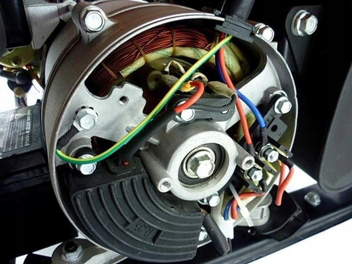 Benzininis elektros generatorius 3500 W, 230 V, 7 AG, AVR, LCD ekranas Kraft&Dele KD148