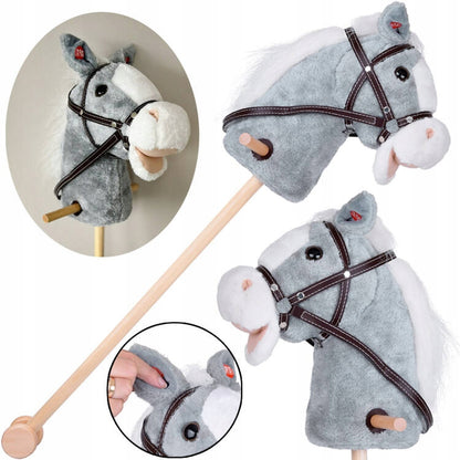 Hobby Horse arkliukas su lazdos ir garsu – galopavimo garsai, riaumojimas ir judanti burna