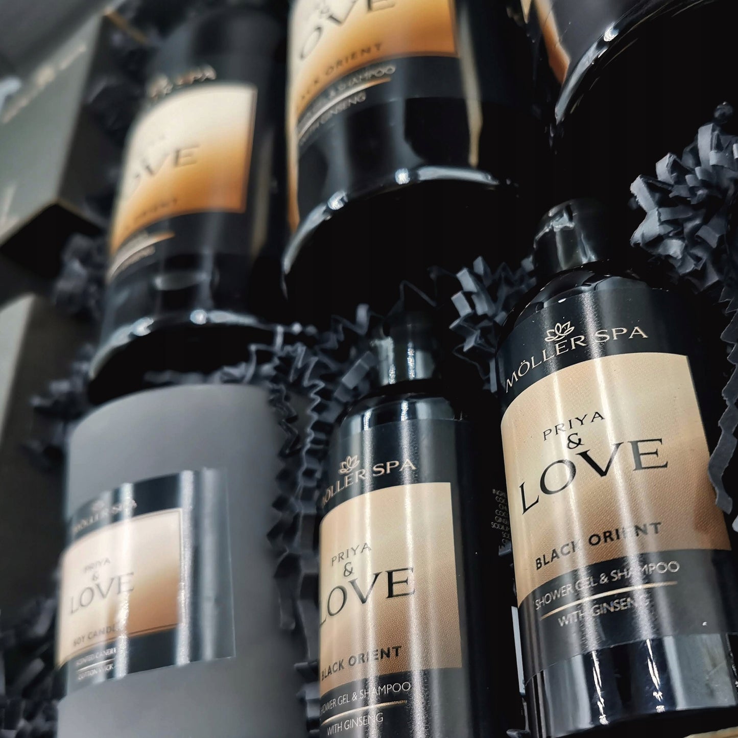Priya & Love dovanų rinkinys – žvakė, difuzorius, dušo geliai ir kosmetika